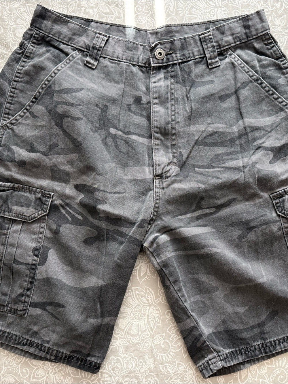 Men's Gray Camo Cargo Shorts